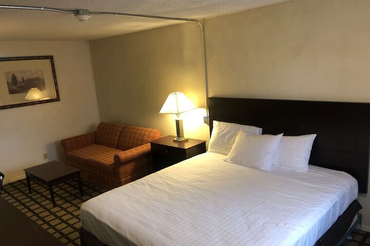 Room 8 of 17