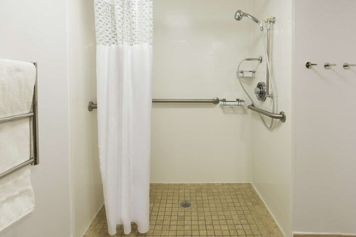 Room 13 of 31