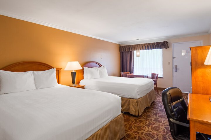 Sturgis Lodge & Suites Travelodge by Wyndham