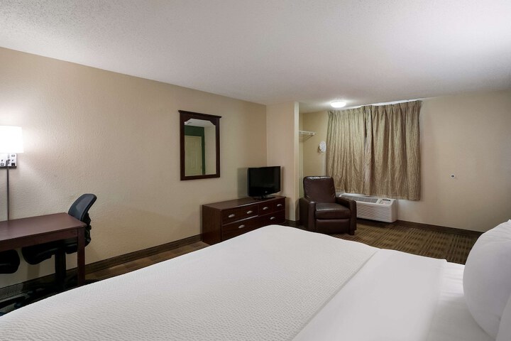 Room 19 of 38