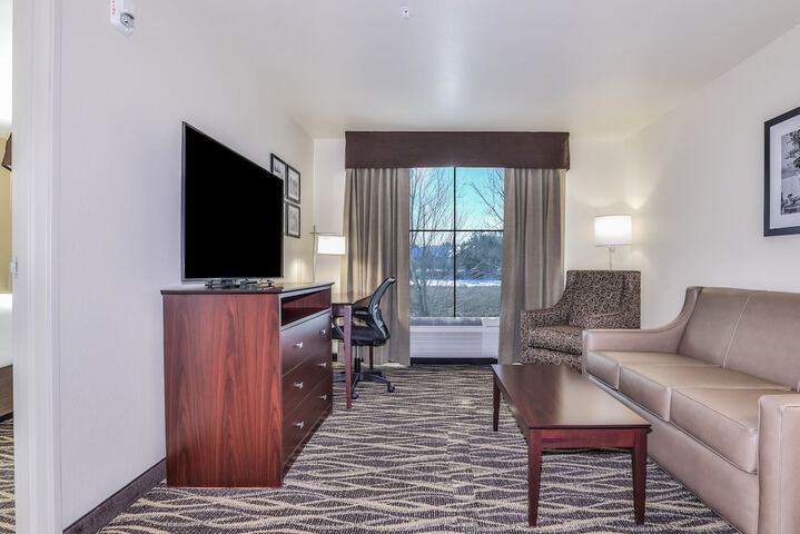 Cobblestone Hotel & Suites - Waukesha / West Milwaukee