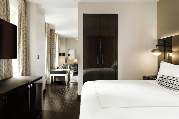 Room 30 of 43