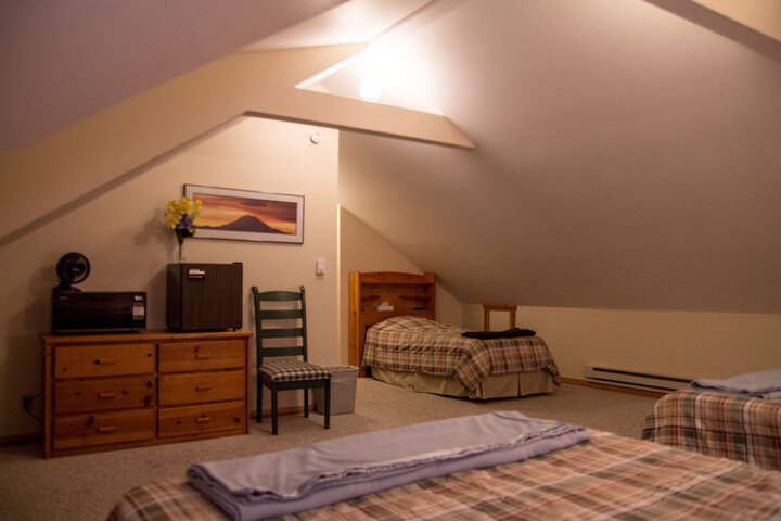 Whittakers Motel & Historic Bunkhouse