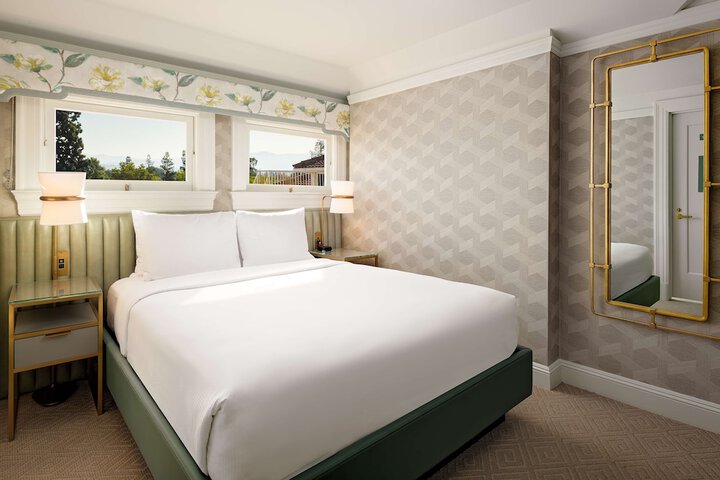 Room 54 of 90