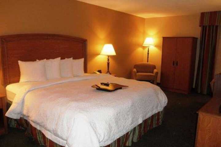 Room 6 of 12