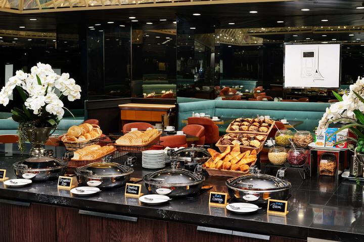 Breakfast/Coffee Service 105 of 113