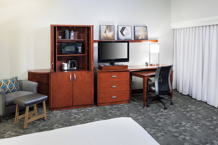 Room 21 of 33