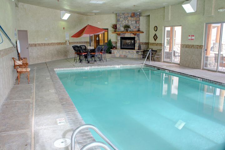 Blue Mountain Inn & Suites