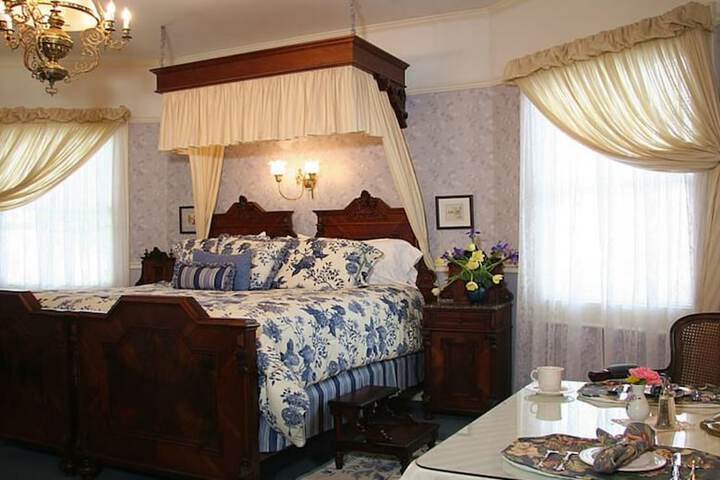 Room 28 of 38