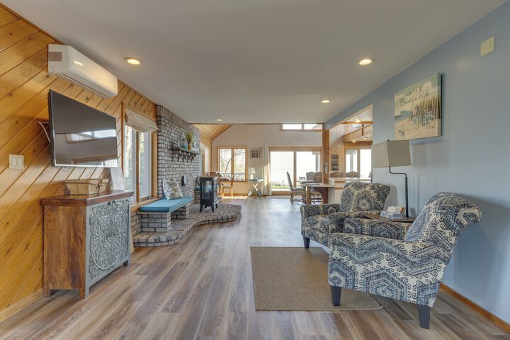Amazing Rocky Point Retreat Overlooking the Sound!