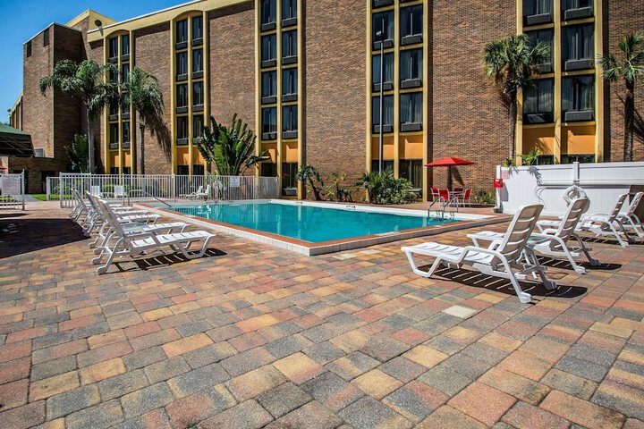 Pool 10 of 77