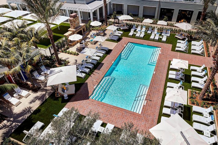 Lido House Autograph Collection