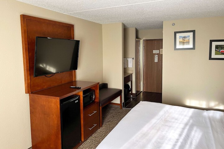 Room 15 of 33
