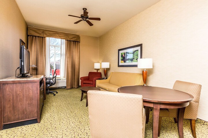 Room 43 of 85