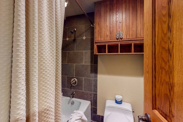 Room 179 of 222