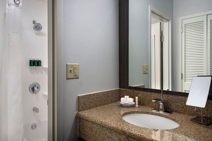 Courtyard by Marriott Mahwah