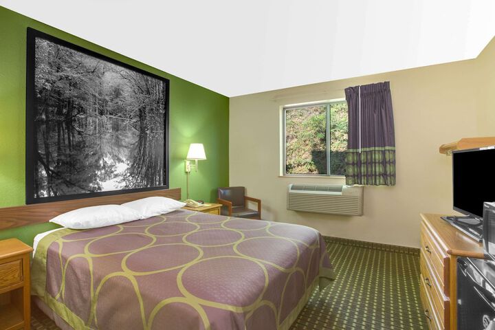 Room 8 of 16