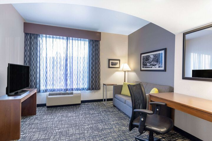 Room 32 of 68