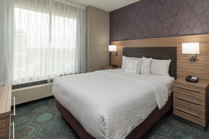 Room 33 of 60