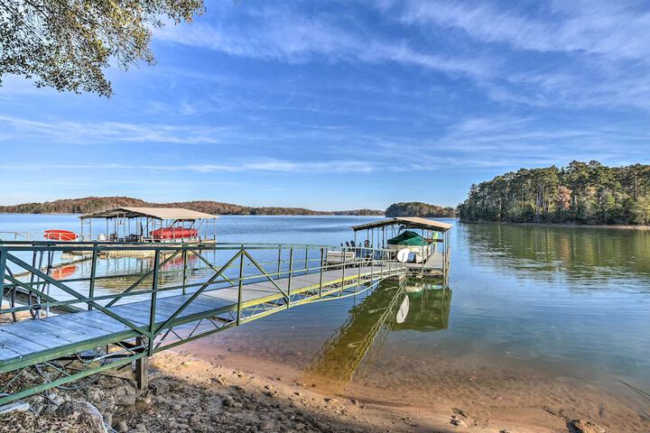 Lake Hartwell Home w / Private Dock & Hot Tub!
