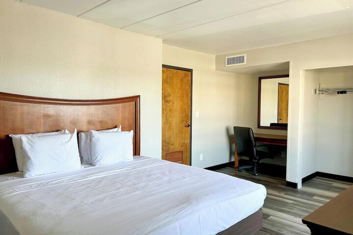 Room 53 of 86