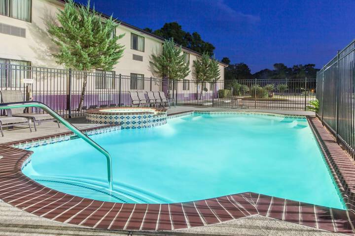 Pool 2 of 29