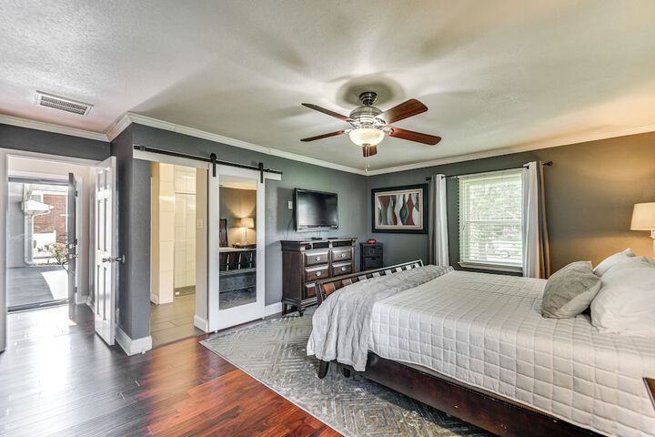 Luxe Lakefront Portsmouth Home: Fish Swim & Play!