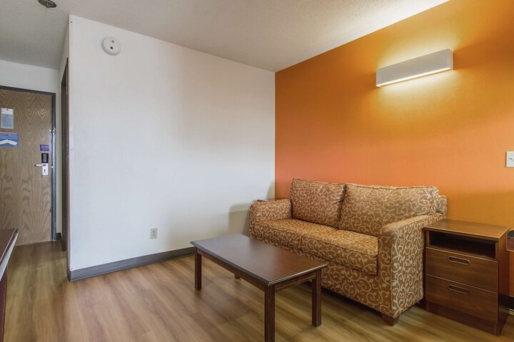 Room 28 of 33