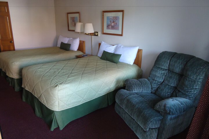 Room 5 of 8