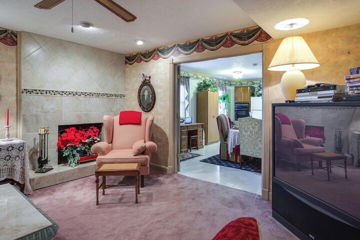 Large & Private Guest House Apt w / Patio + Views!