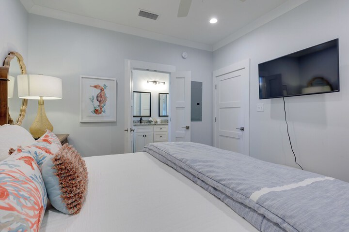 Luxe Family Condo w / Gulf View in Dauphin Island!