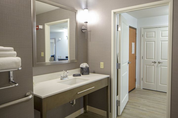Holiday Inn Bloomington-Airport by IHG