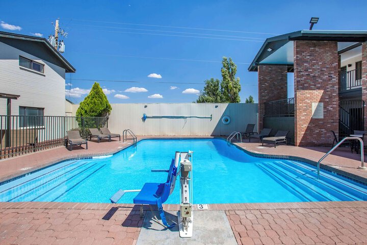 Pool 4 of 28