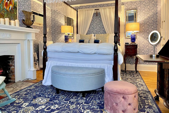 Room 33 of 50