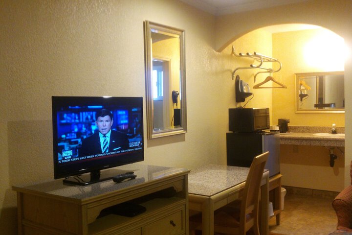 Room 12 of 25