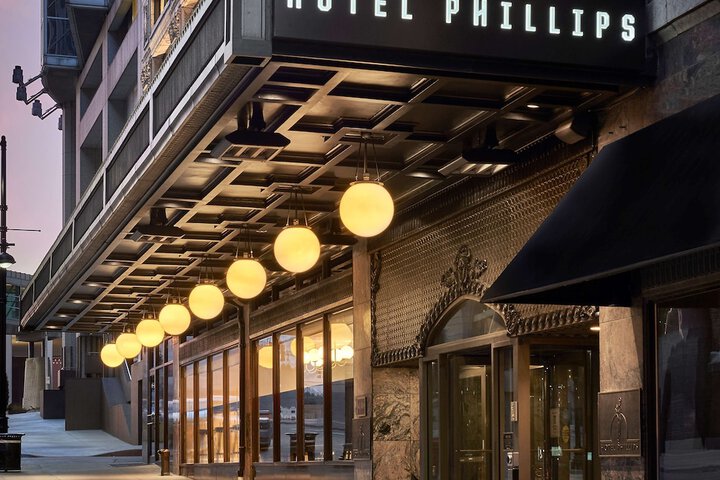 Hotel Phillips Kansas City Curio Collection by Hilton