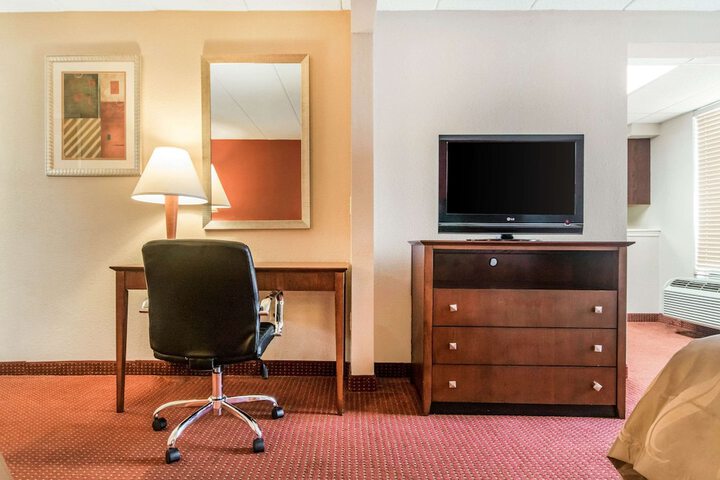 Quality Inn & Suites Lawrenceburg