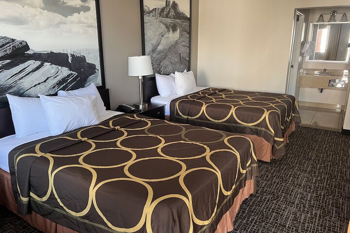 Room 15 of 19