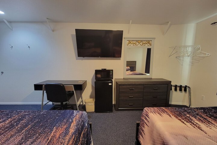 Room 8 of 25