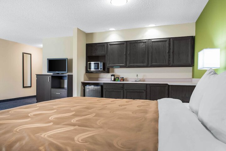 Room 25 of 41