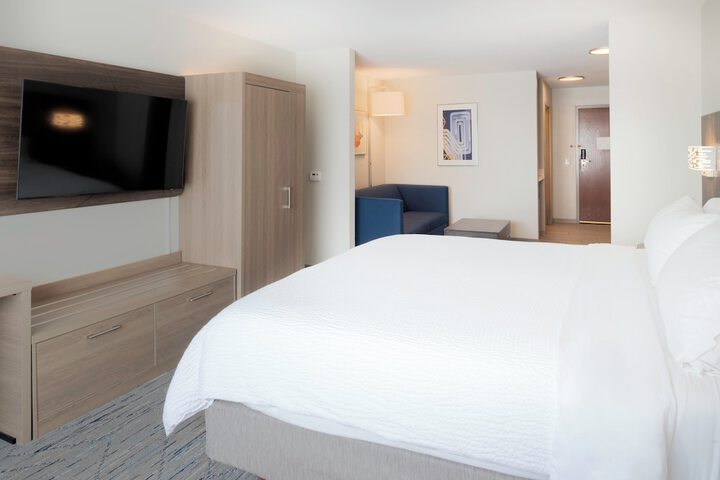 Holiday Inn Express Hotel & Suites Fort Atkinson by IHG