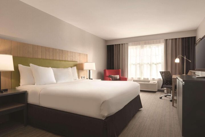 Country Inn & Suites by Radisson Germantown, WI