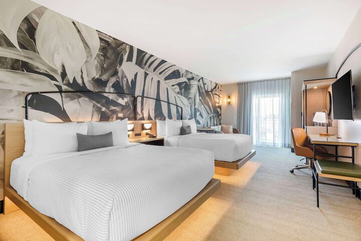 Room 44 of 104