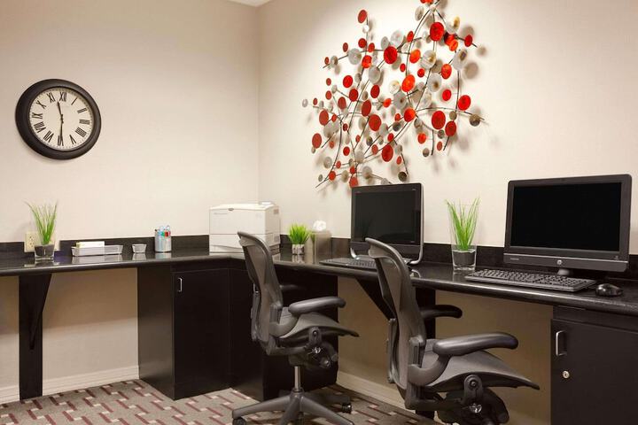 Business Center 33 of 33