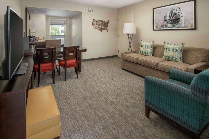 Embassy Suites by Hilton Seattle Tacoma International Airport