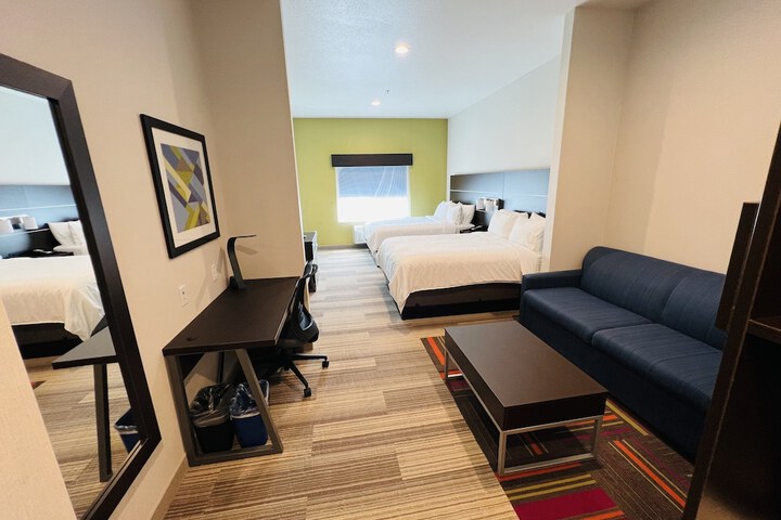 Holiday Inn Express & Suites Salinas by IHG