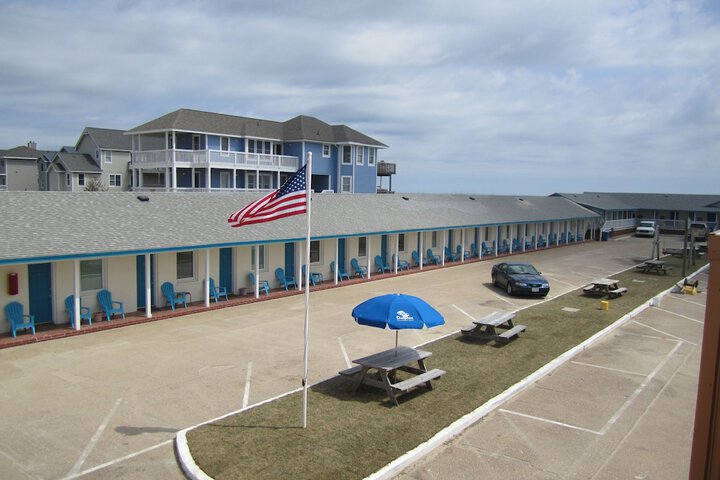 Dolphin Oceanfront Motel