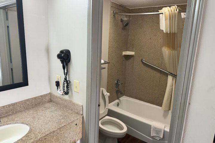 Room 3 of 28