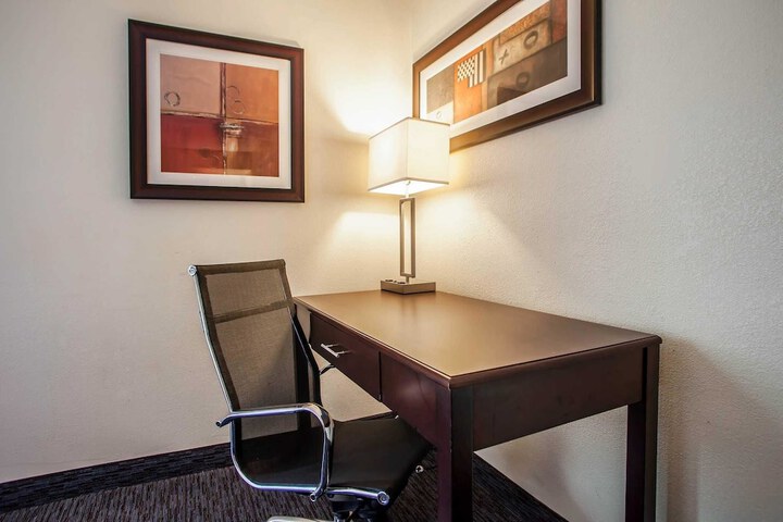 Room 31 of 64