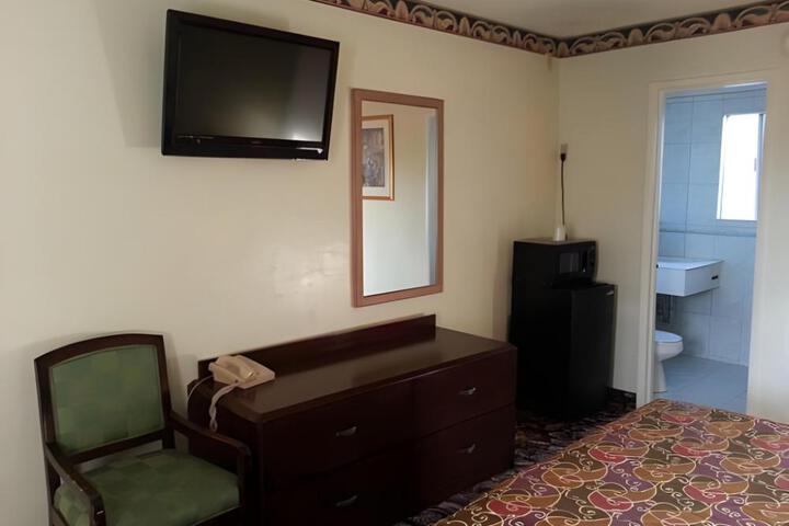 Pomona Lodge Motel